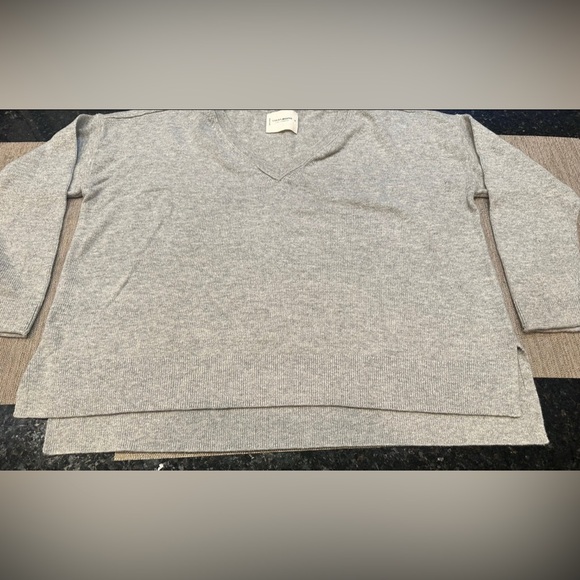 Lucky Brand Women’s Gray V-Neck Sweater Size XL - Picture 4 of 5